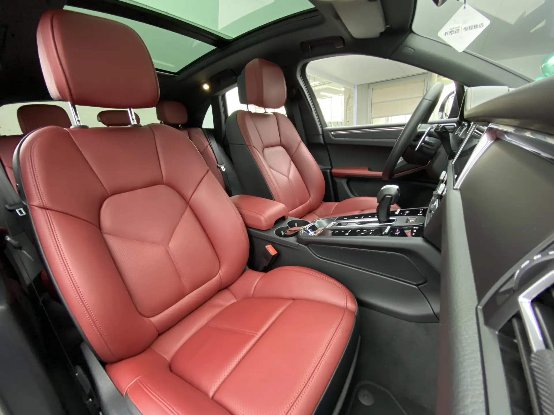 Porsche Macan, 2025 9