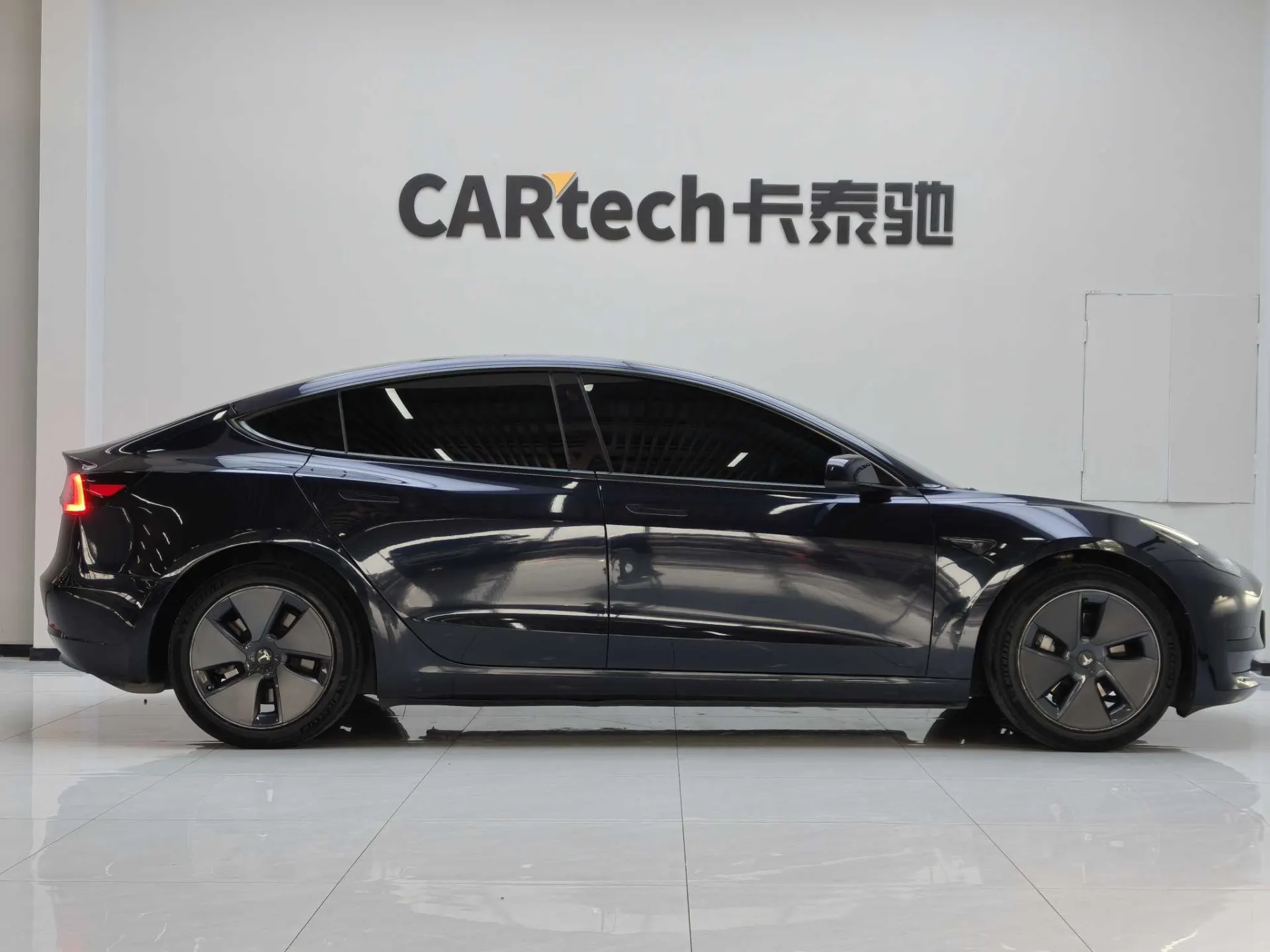 Tesla Model 3, 2023 4