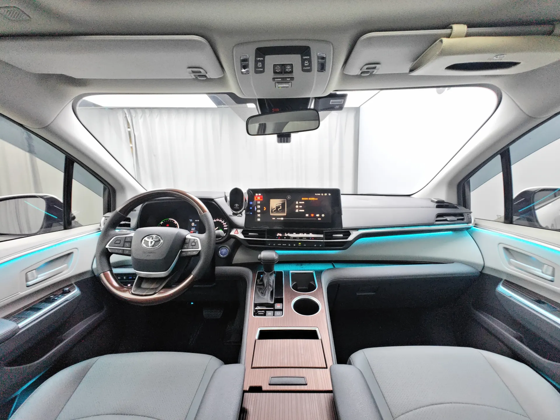Toyota Granvia, 2023 10