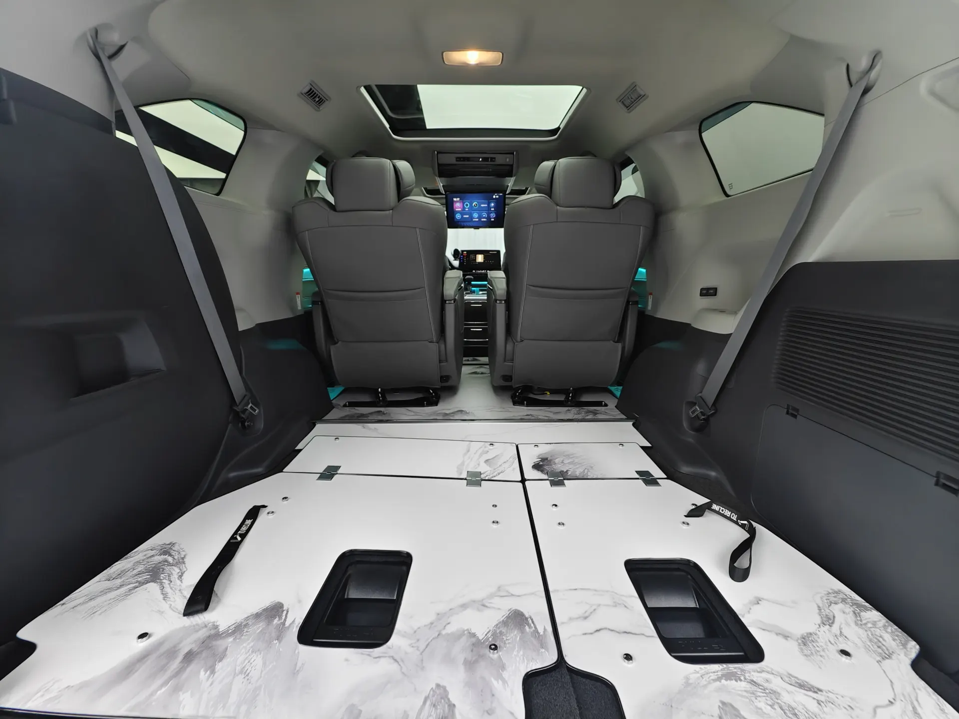 Toyota Granvia, 2023 21