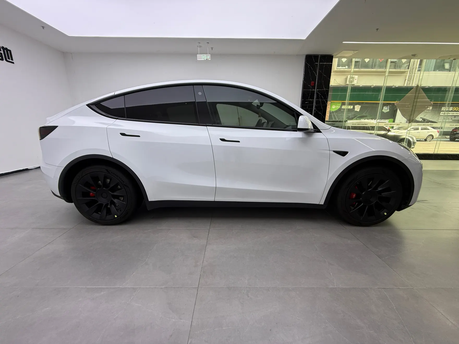 Tesla Model Y, 2022 4