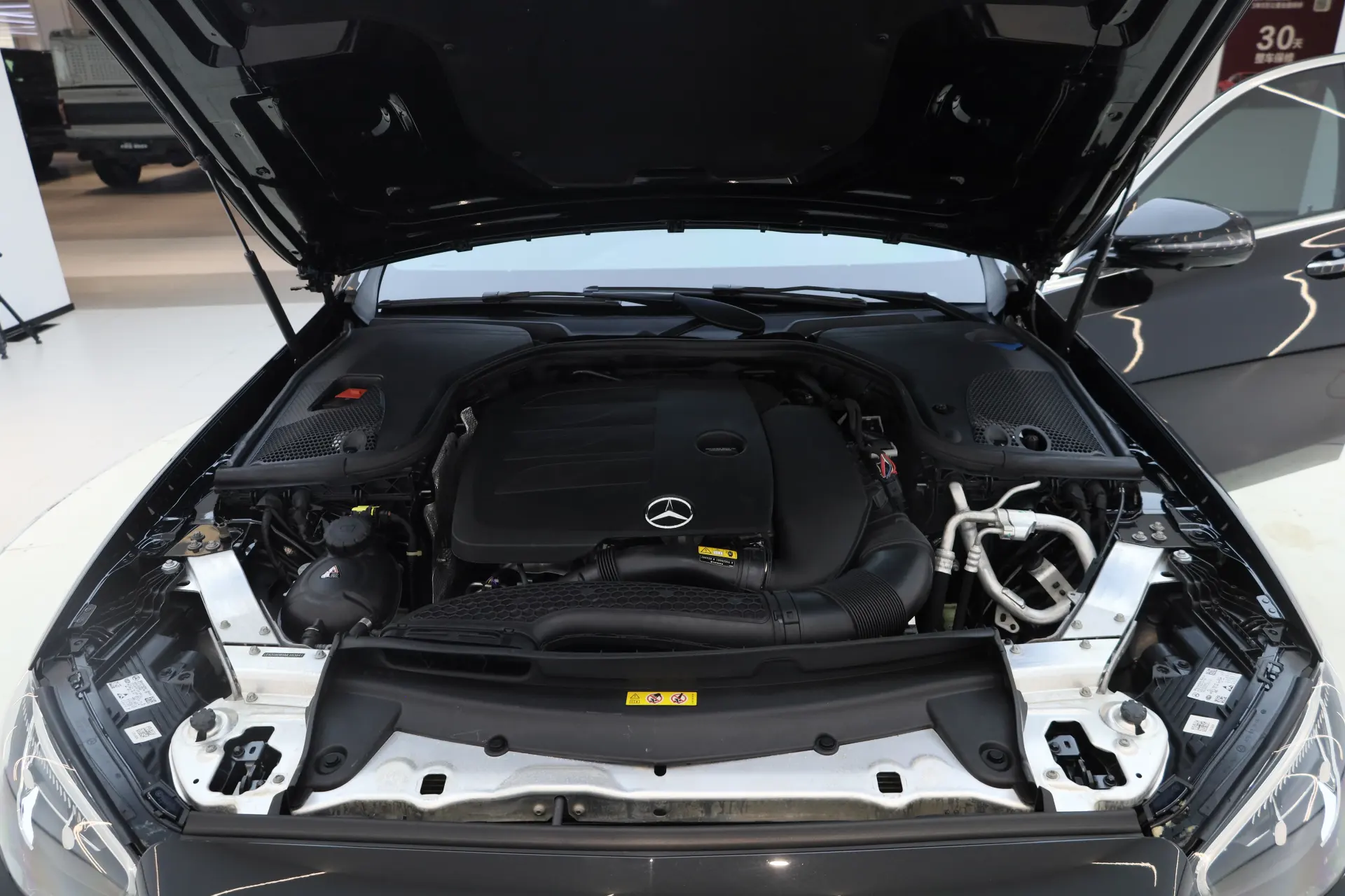 Mercedes-Benz E 300 L, 2021 11