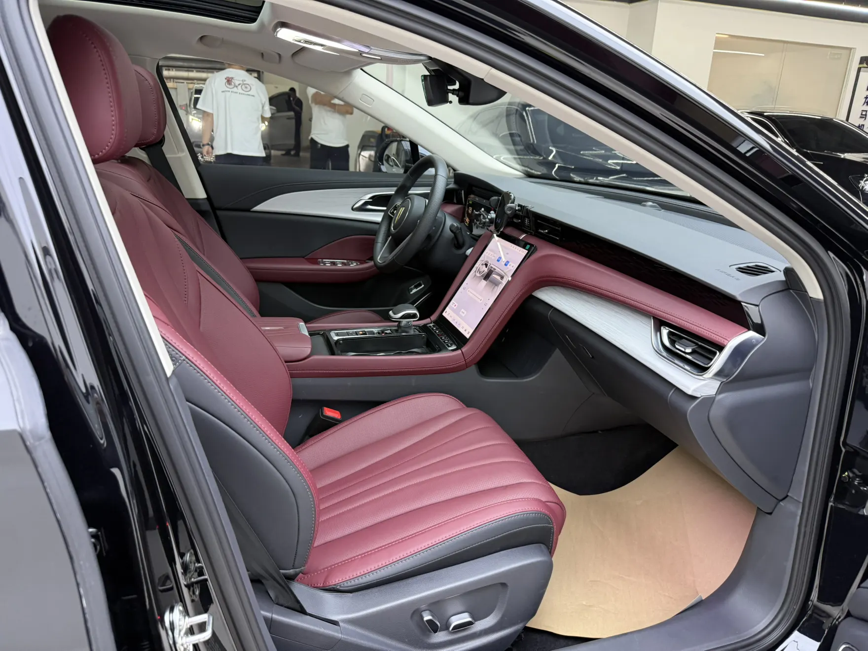 Hongqi H5, 2025 12