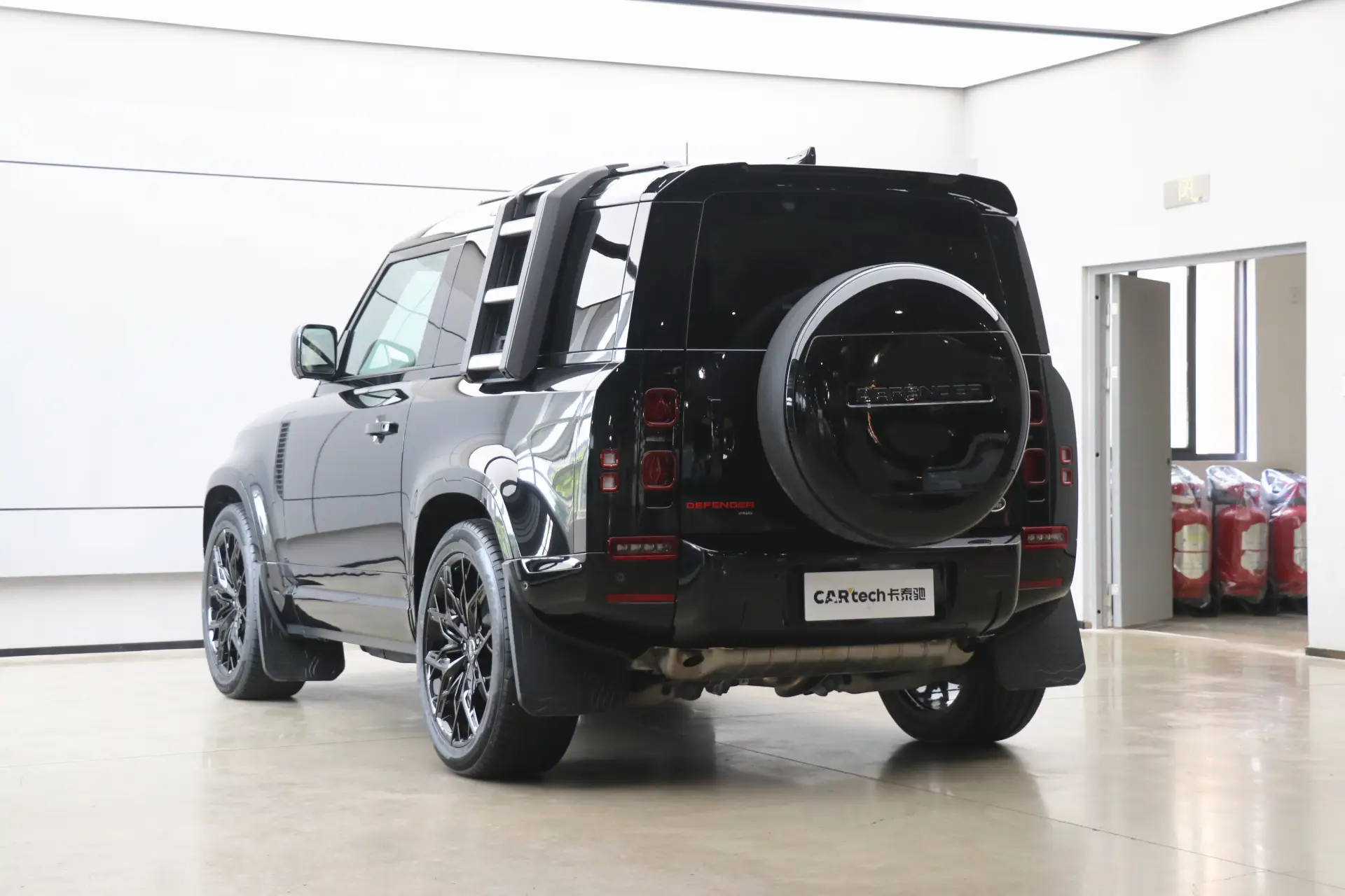 Land Rover Defender, 2023 25