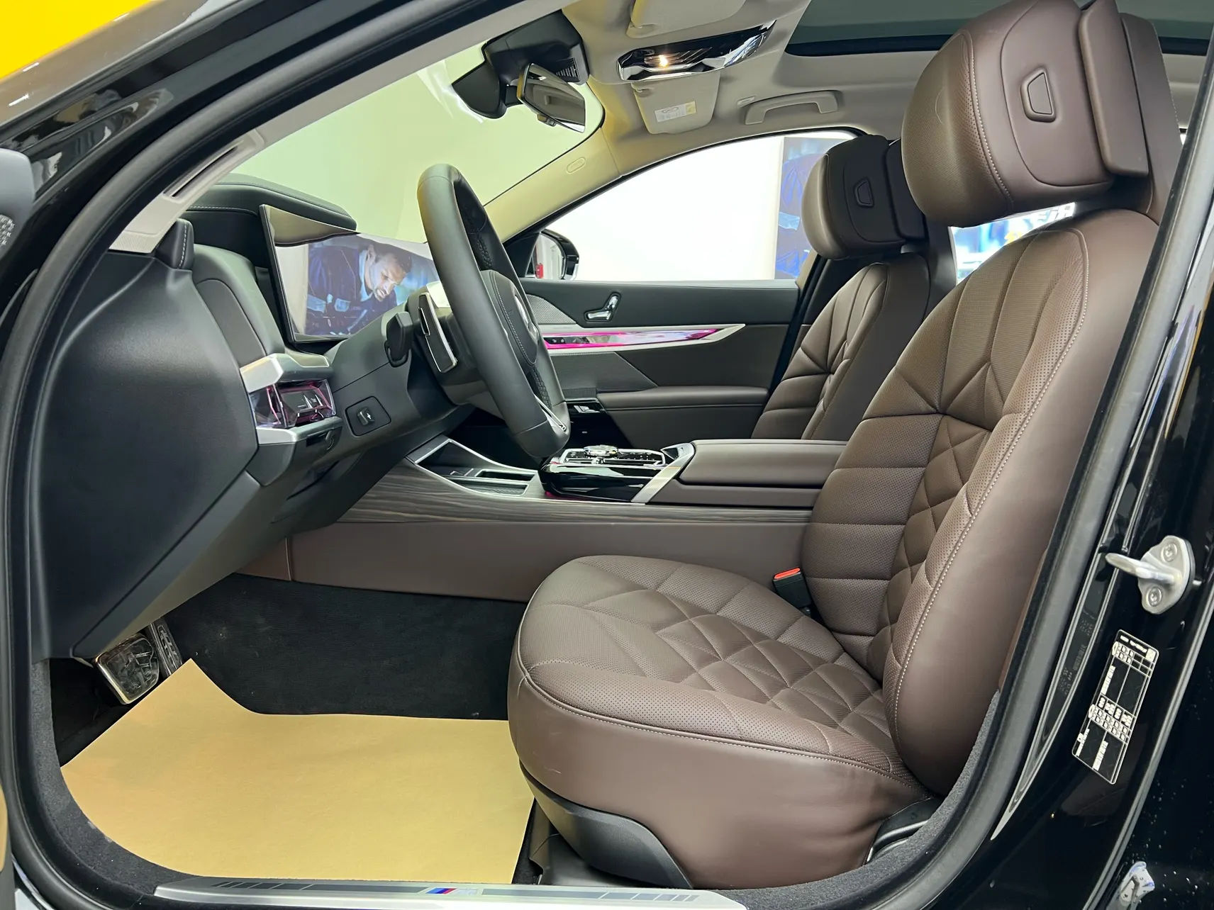 BMW 735Li, 2025 20