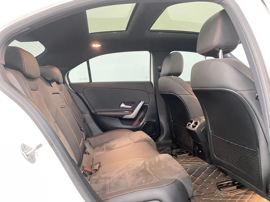 Mercedes-Benz A 200 L, 2023 27