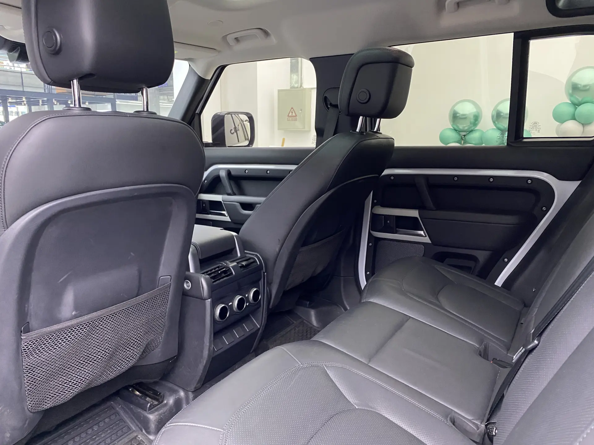 Land Rover Defender, 2023 6