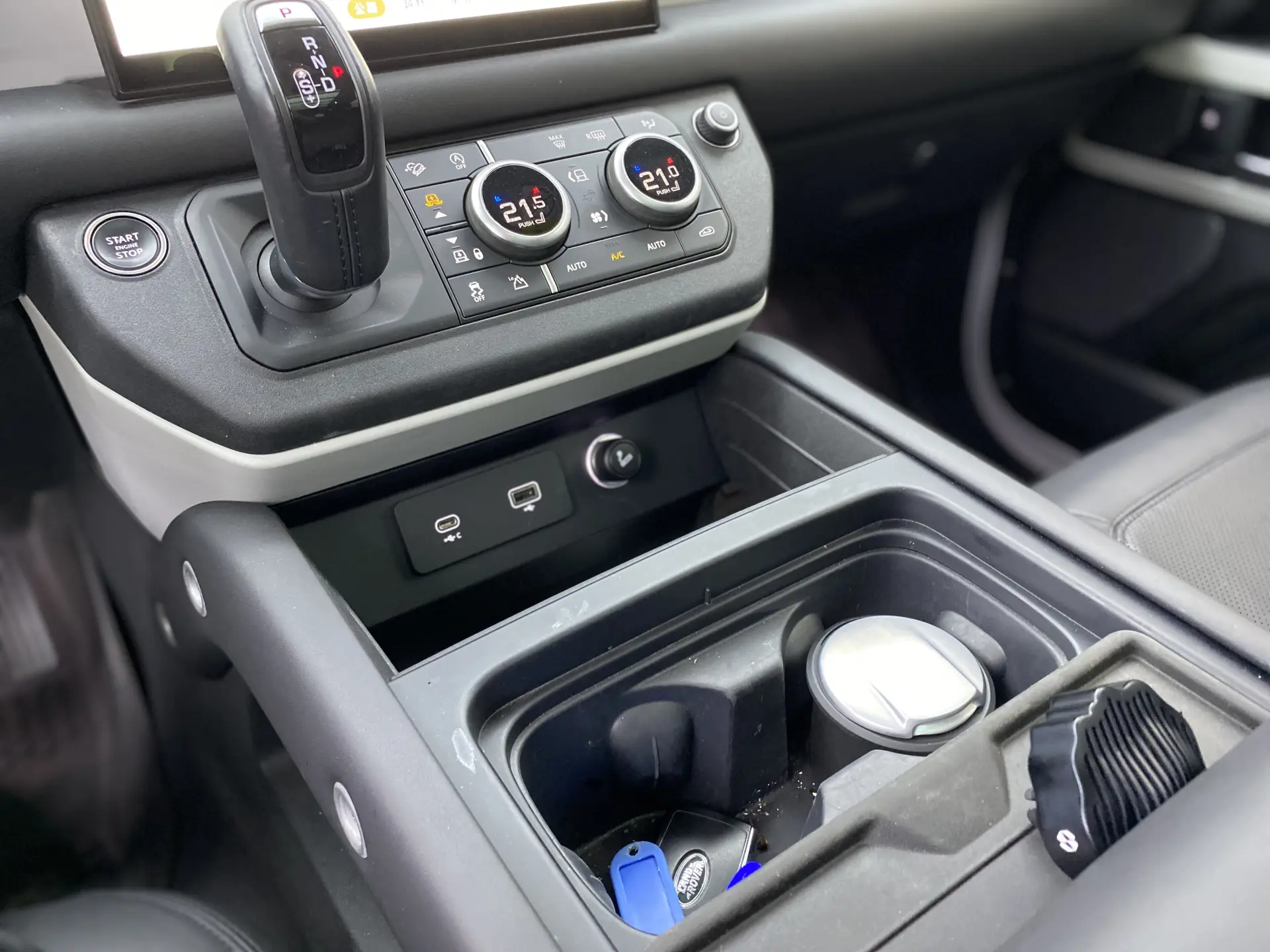 Land Rover Defender, 2023 10