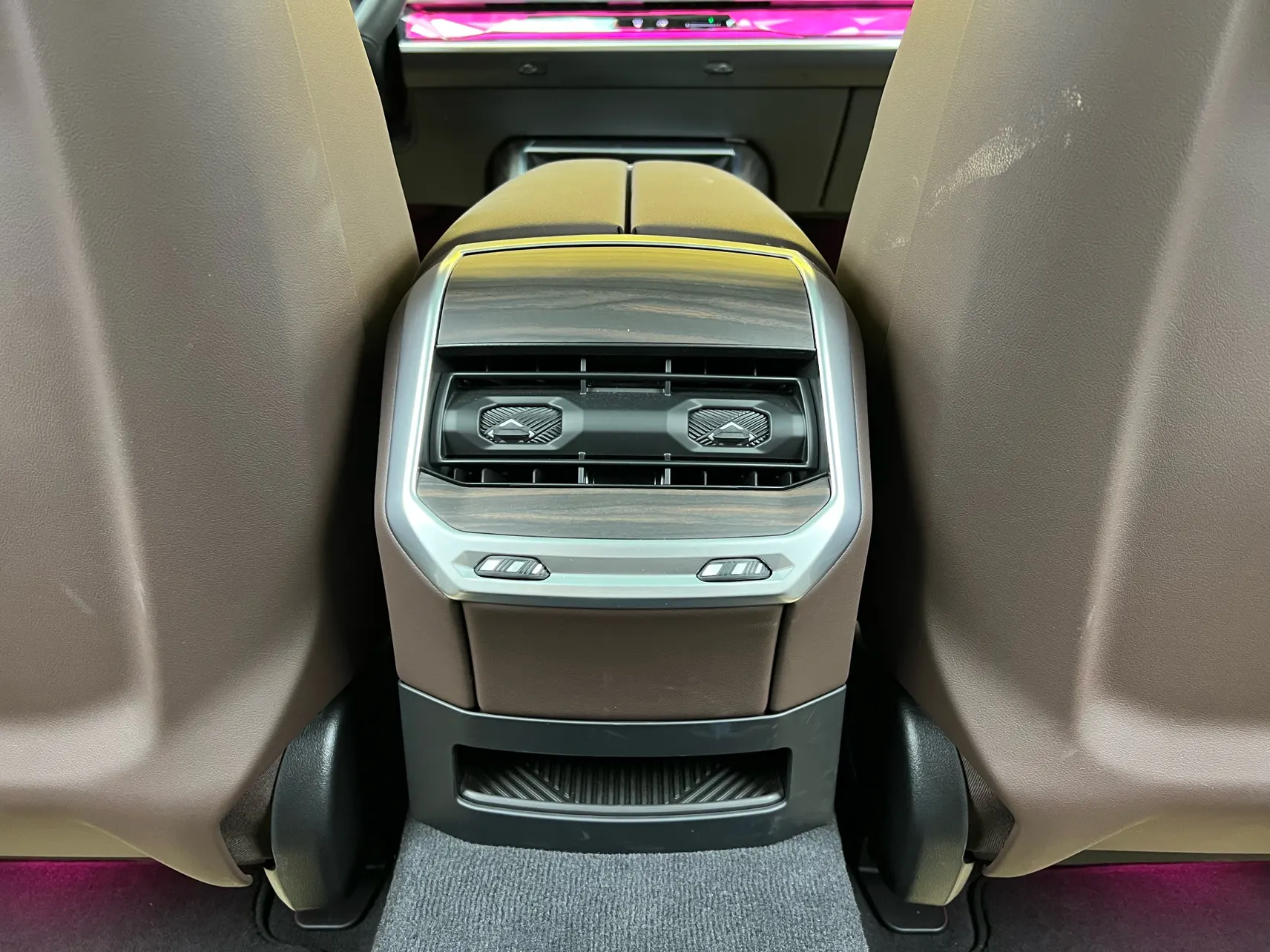 BMW 735Li, 2025 14