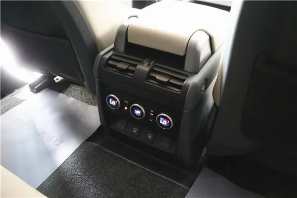Land Rover Defender, 2023 20