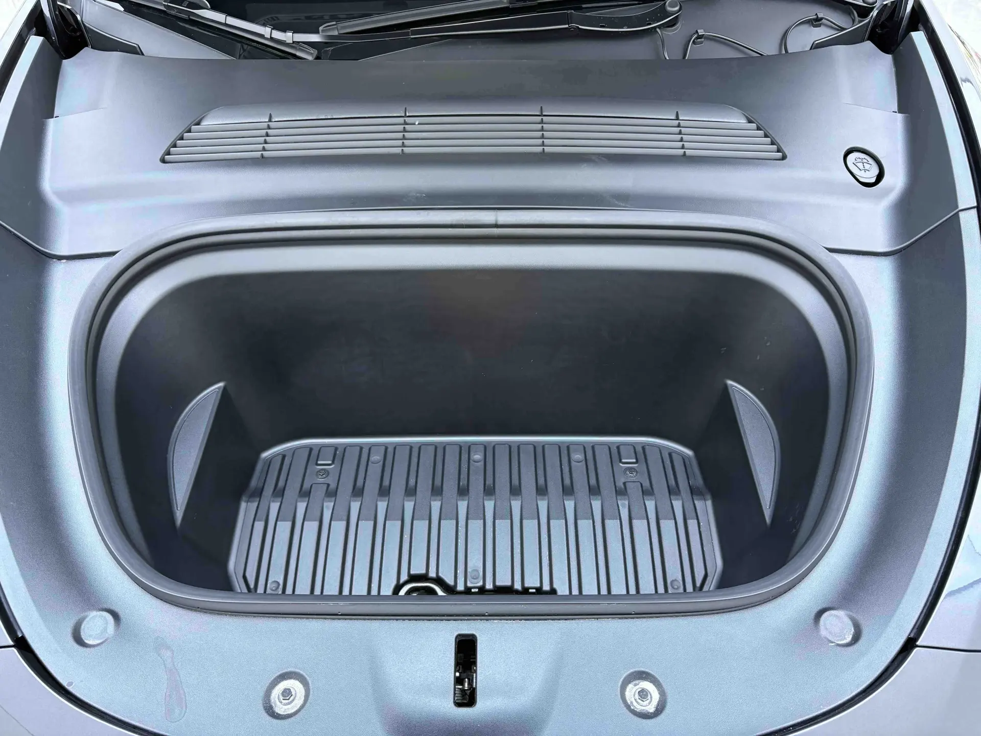 Tesla Model Y, 2025 19