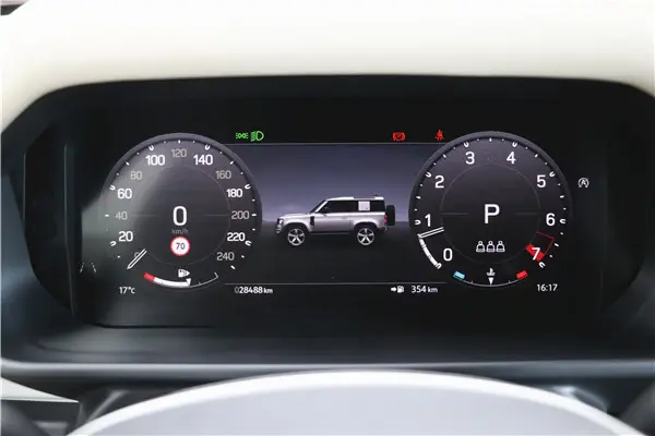 Land Rover Defender, 2023 3