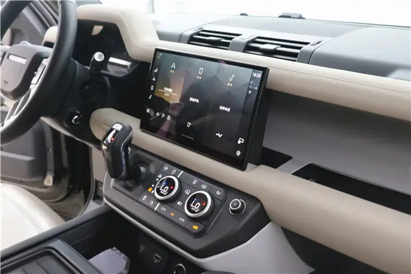Land Rover Defender, 2023 21