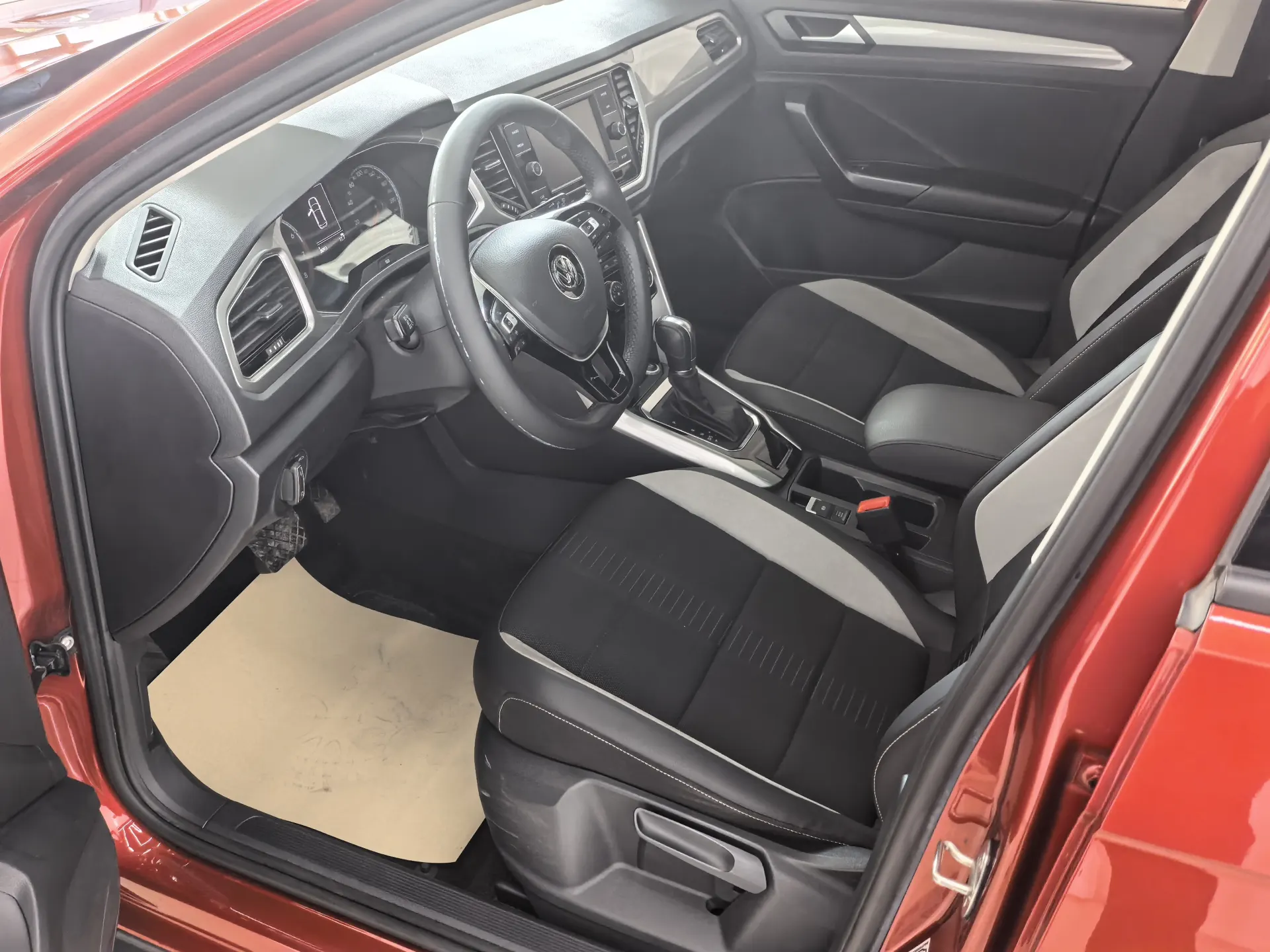 Volkswagen T-ROC, 2020 18