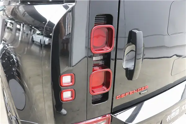 Land Rover Defender, 2023 27