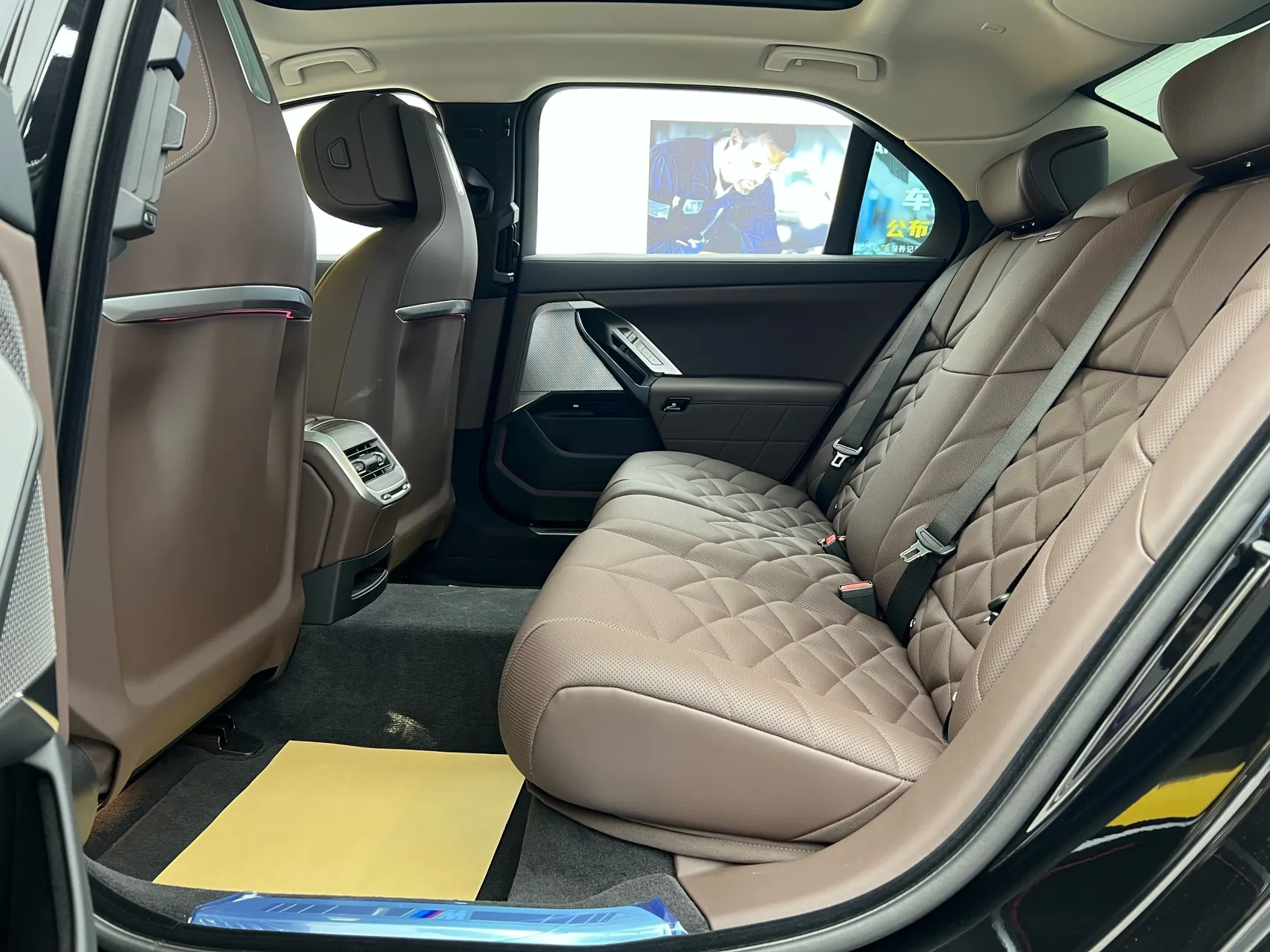 BMW 735Li, 2025 22