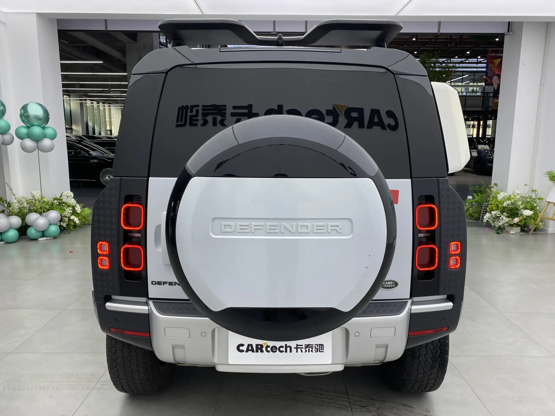 Land Rover Defender, 2023 4