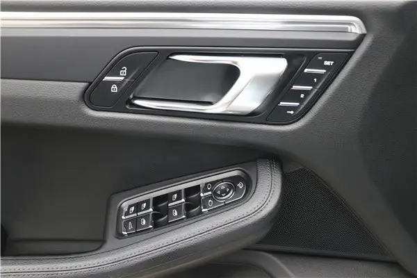 Porsche Macan, 2022 11