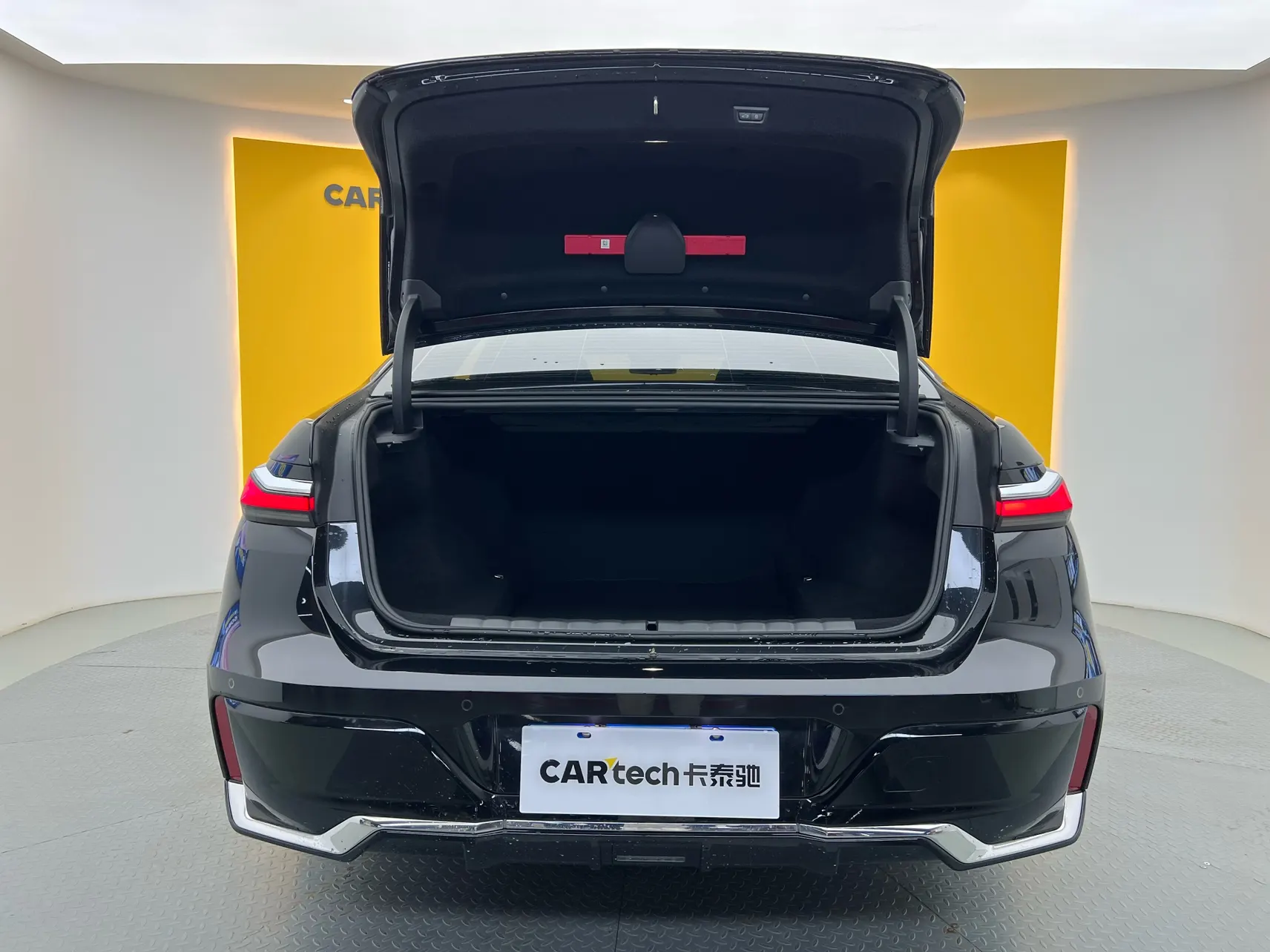 BMW 735Li, 2025 13