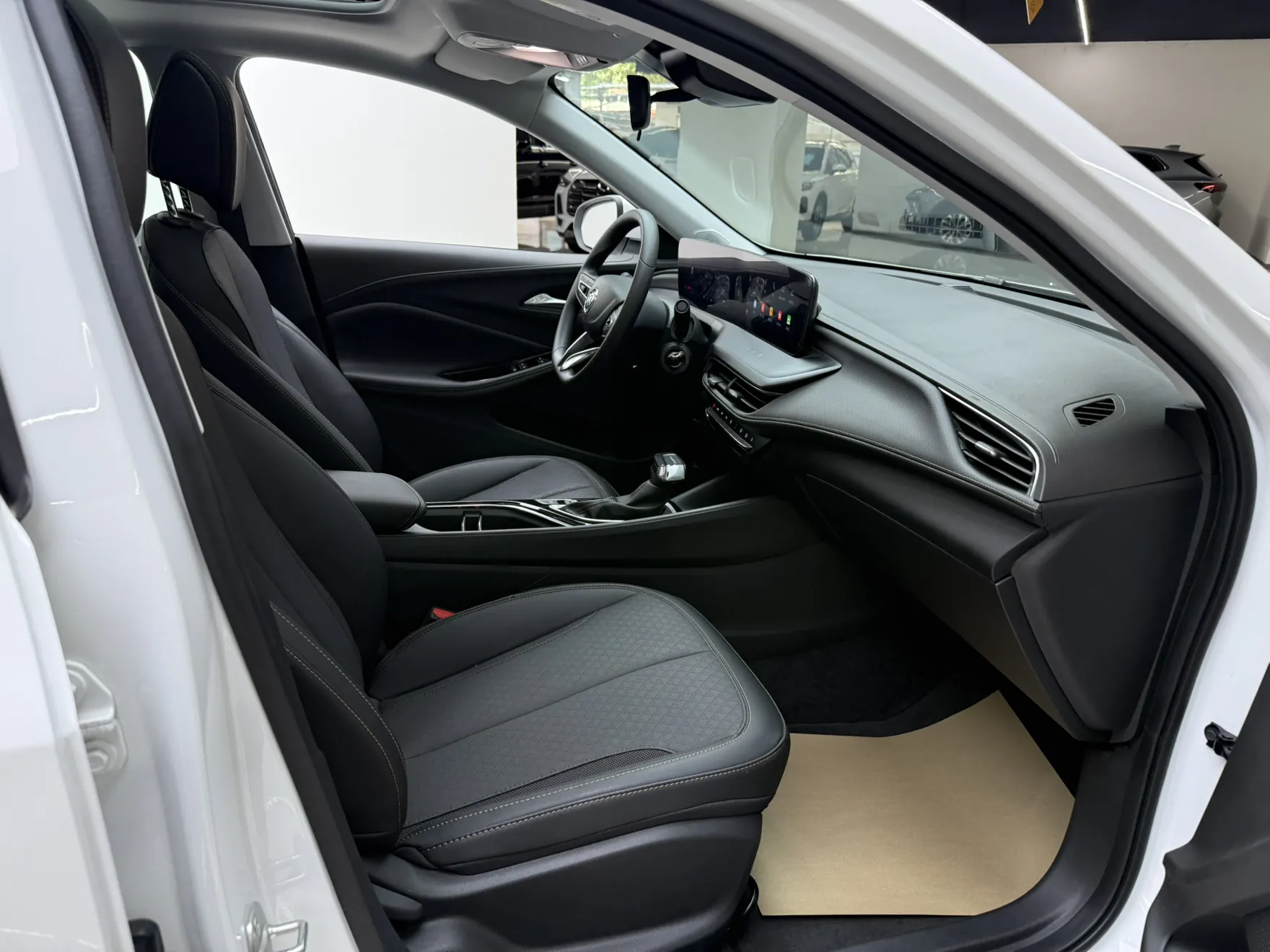 Buick Verano, 2025 12