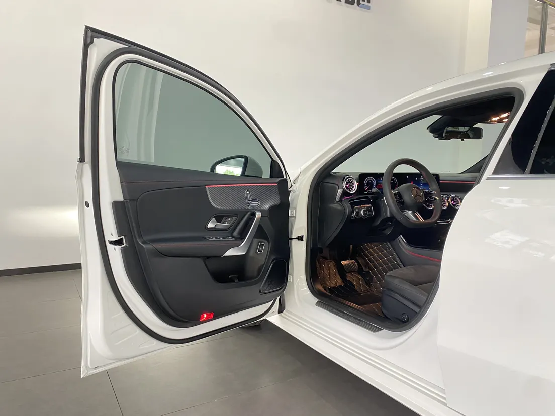 Mercedes-Benz A 200 L, 2023 14
