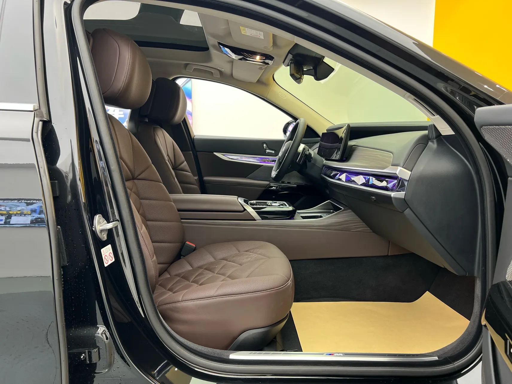 BMW 735Li, 2025 21