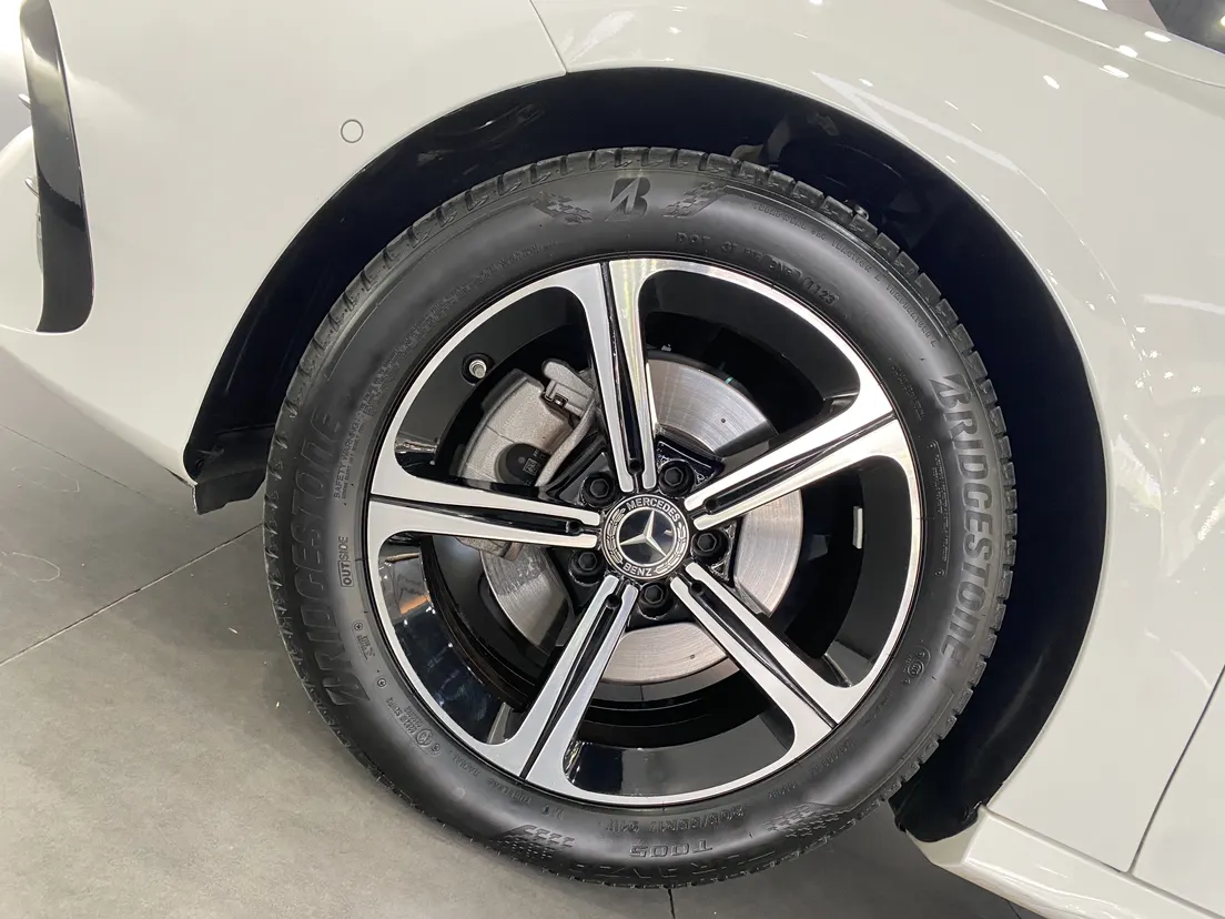 Mercedes-Benz A 200 L, 2023 8