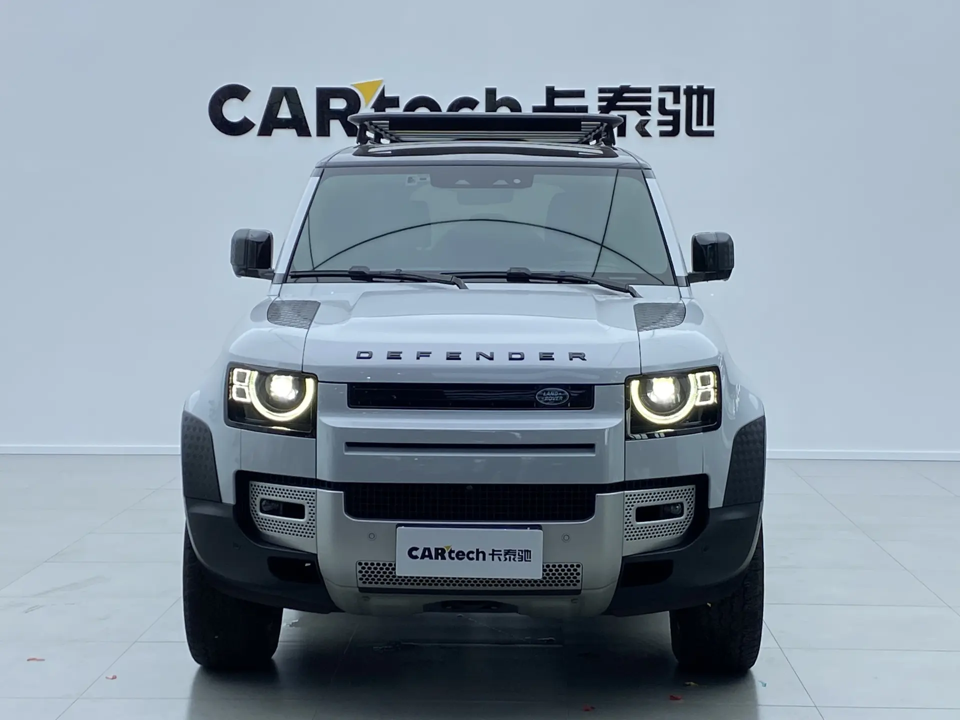 Land Rover Defender, 2023 2