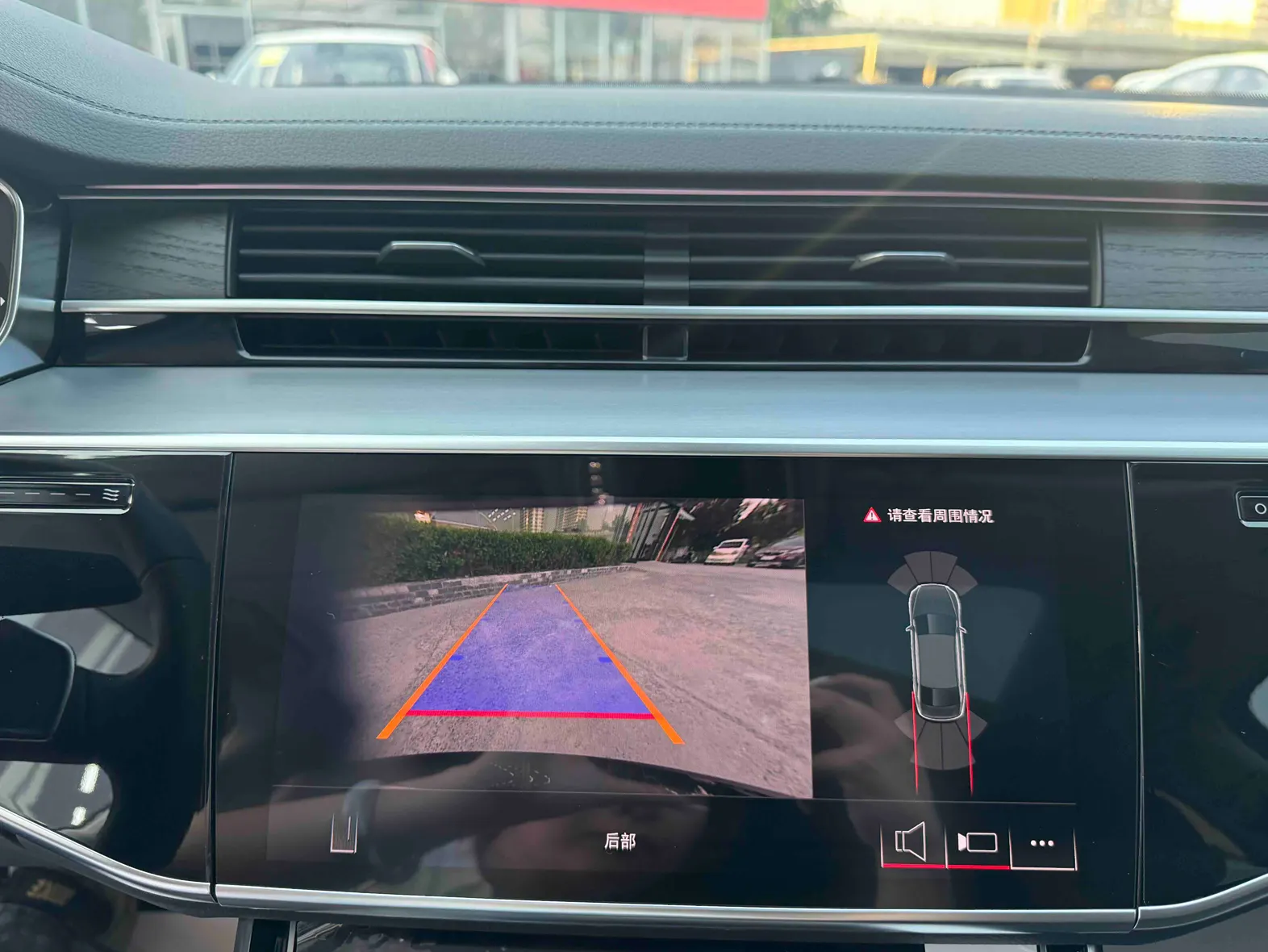 Audi A8L 45 TFSI, 2025 18