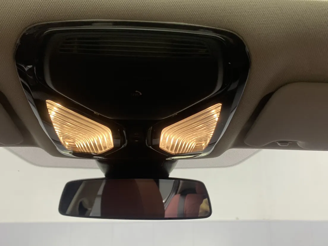 BMW 325Li, 2025 28