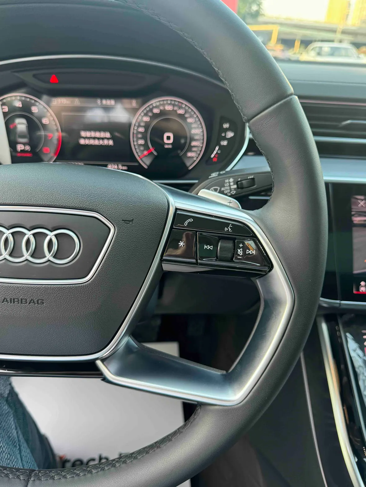 Audi A8L 45 TFSI, 2025 12