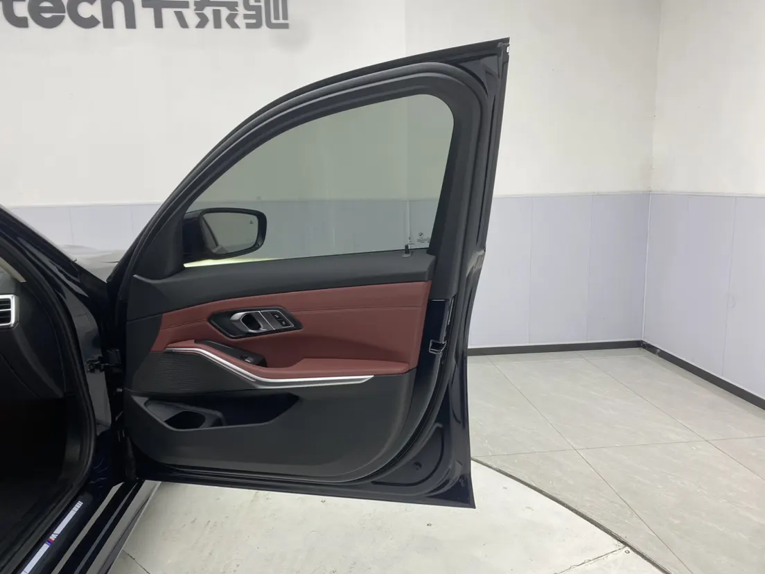 BMW 325Li, 2025 16