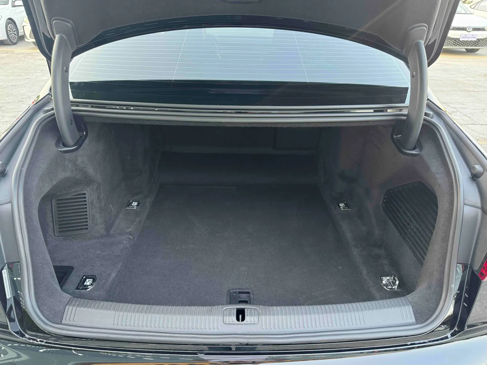 Audi A8L 45 TFSI, 2025 10