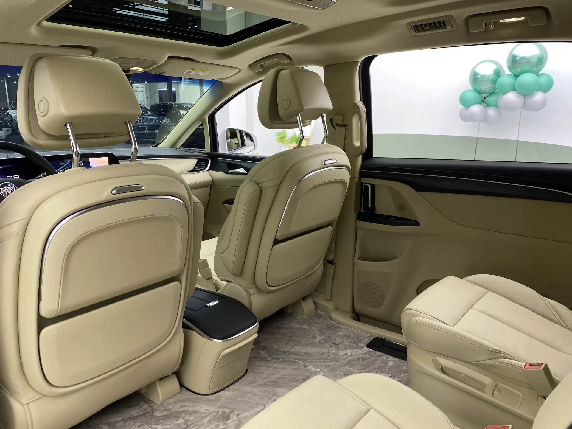 Buick GL8, 2023 8