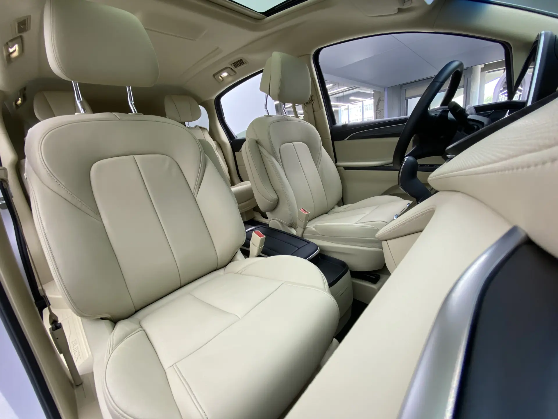 Buick GL8, 2023 10