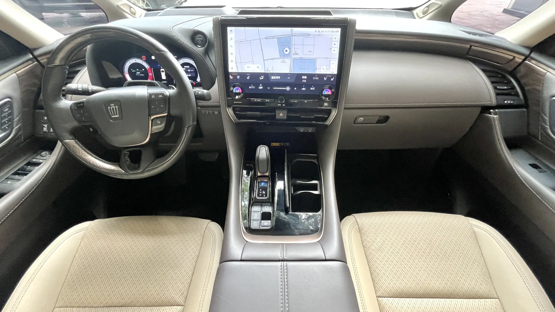 Toyota Vellfire, 2024 10
