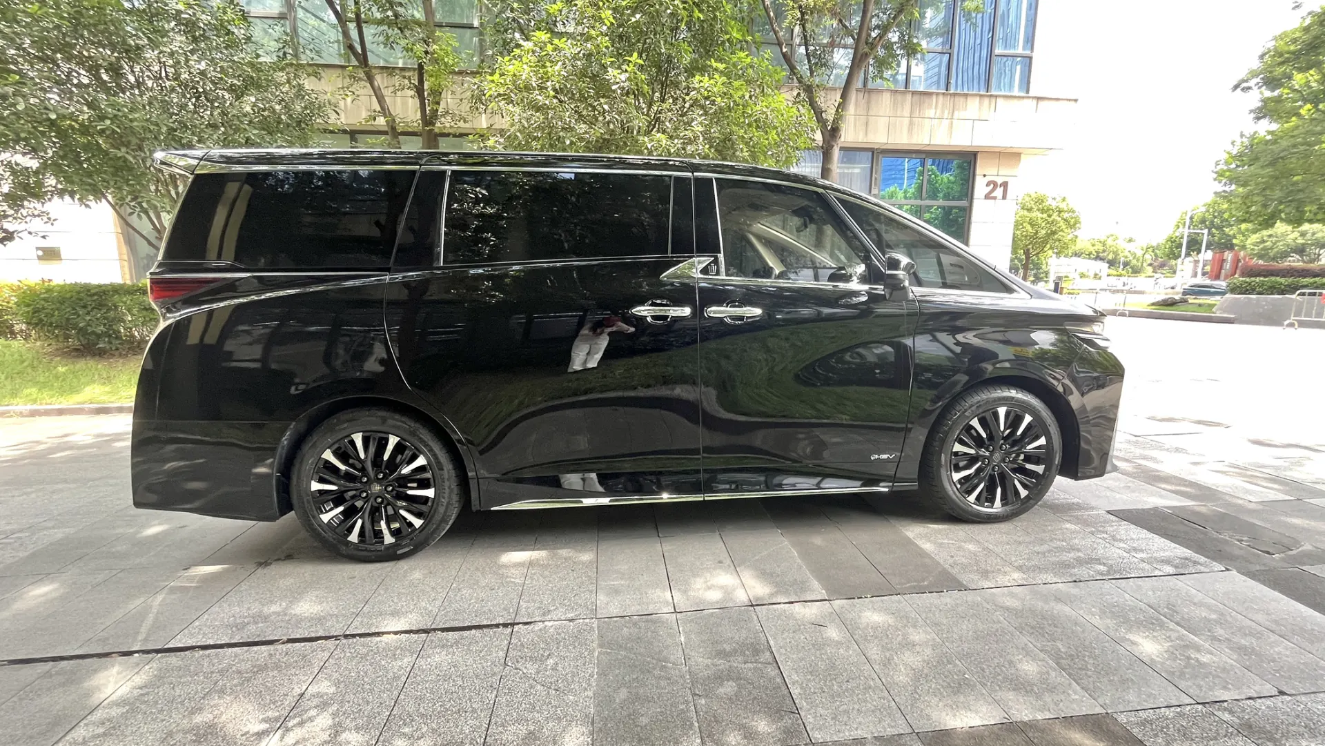 Toyota Vellfire, 2024 4