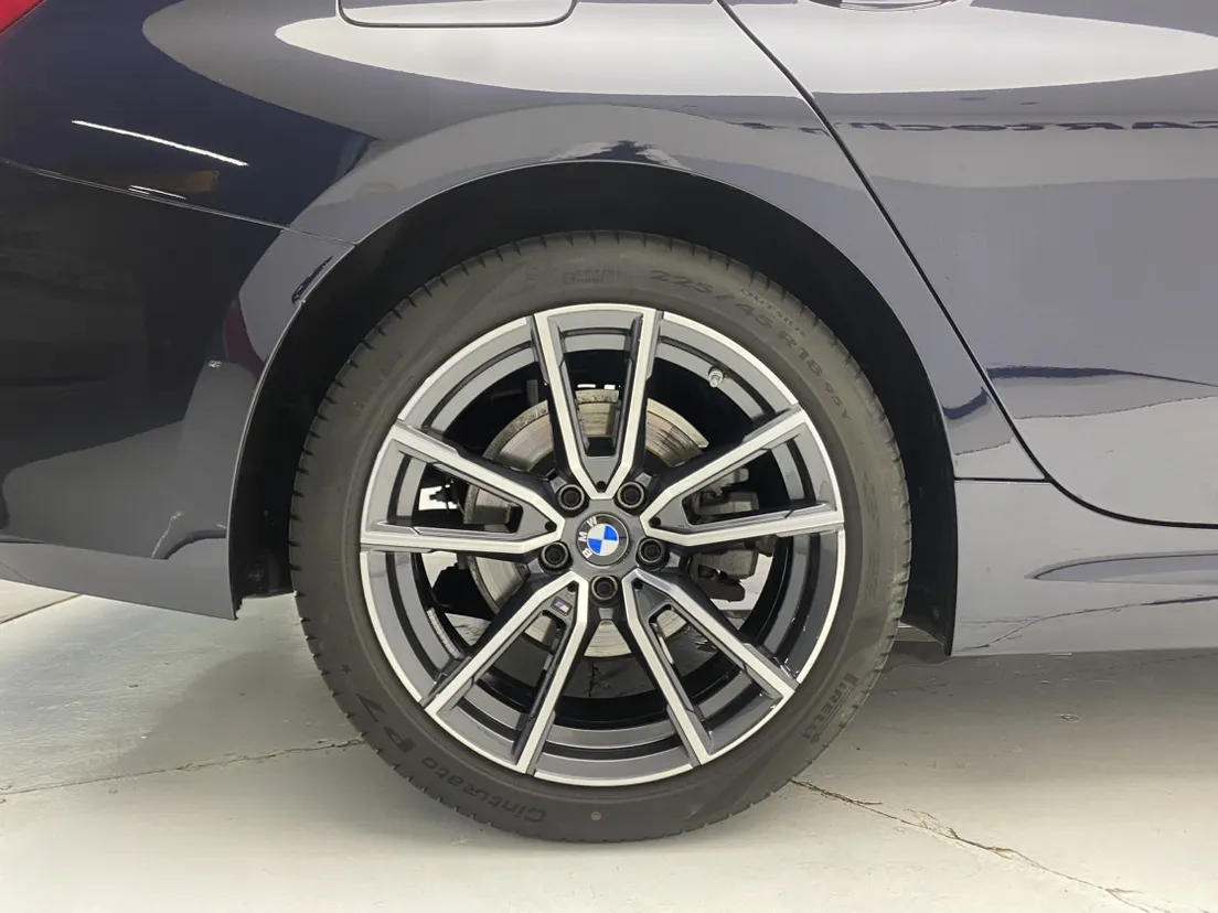 BMW 325Li, 2025 11
