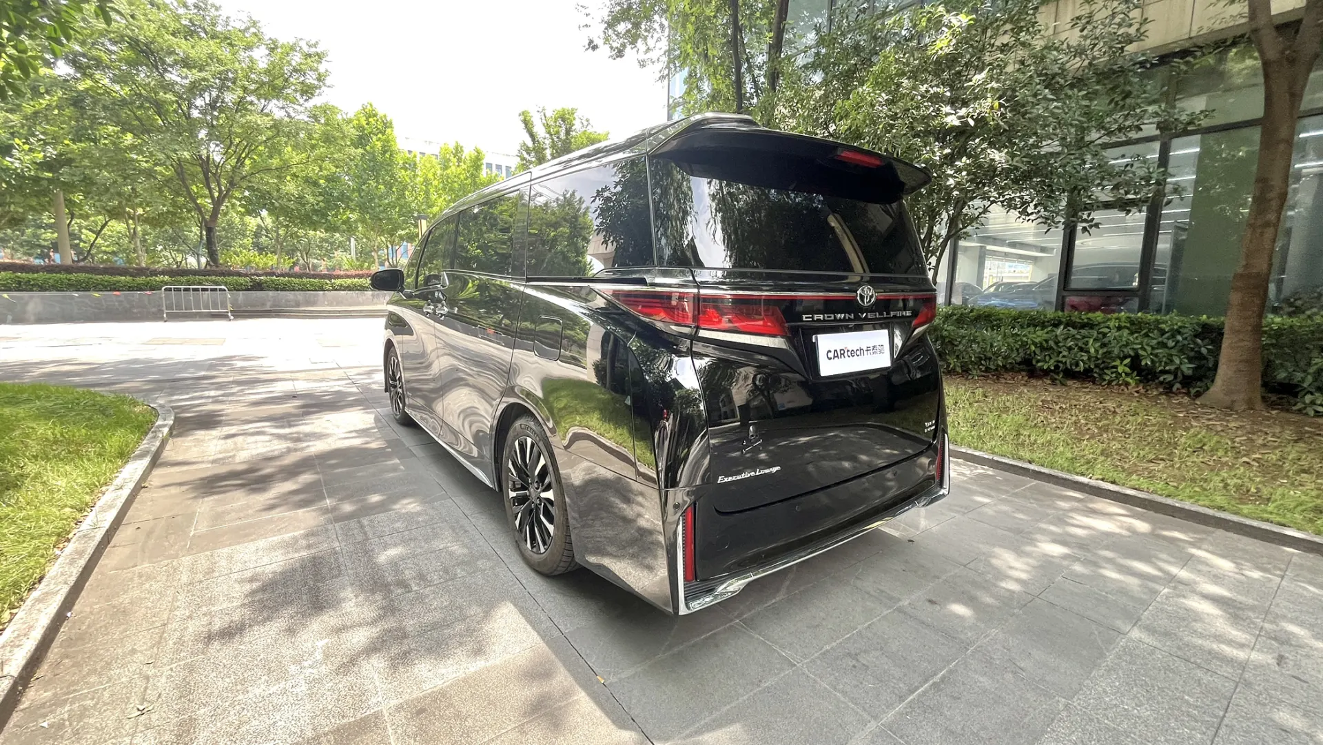Toyota Vellfire, 2024 7