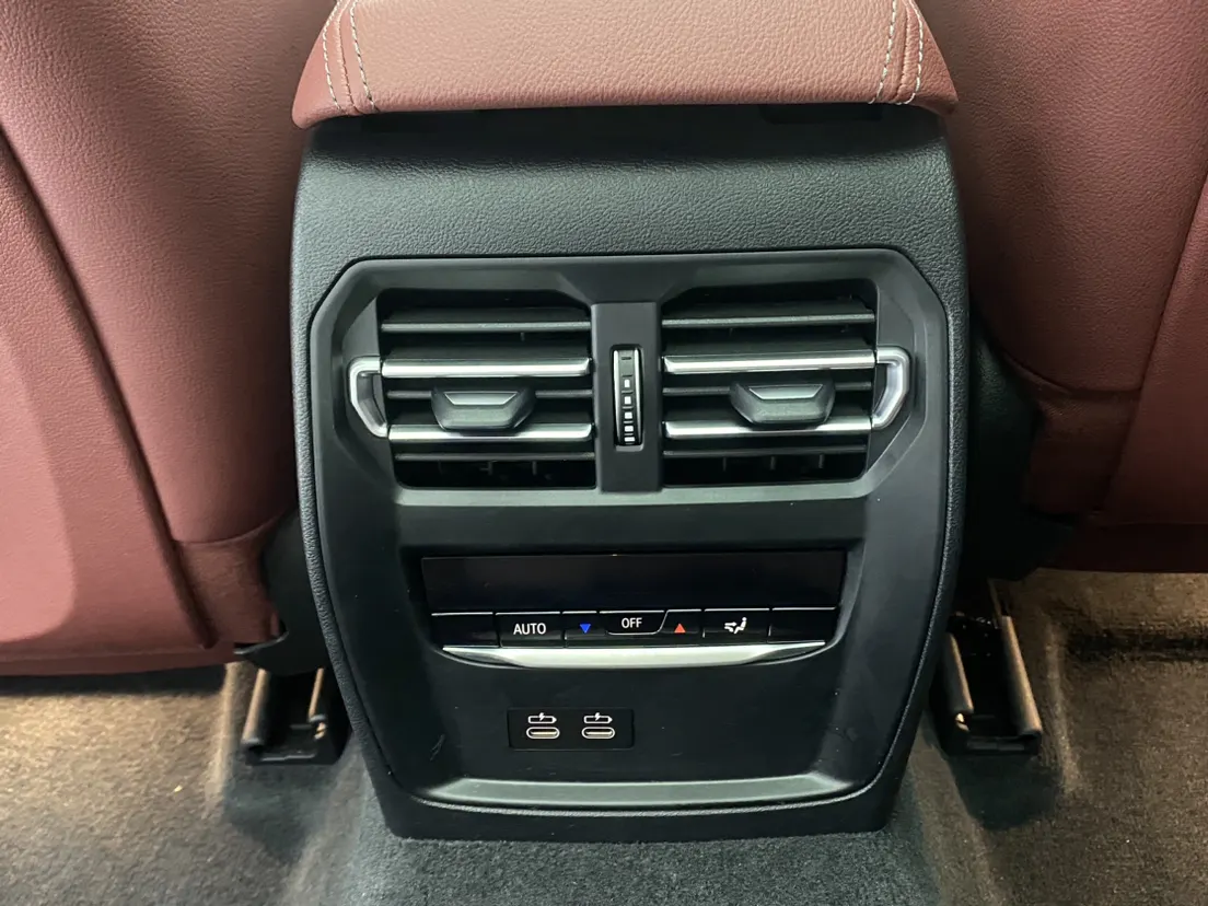 BMW 325Li, 2025 22