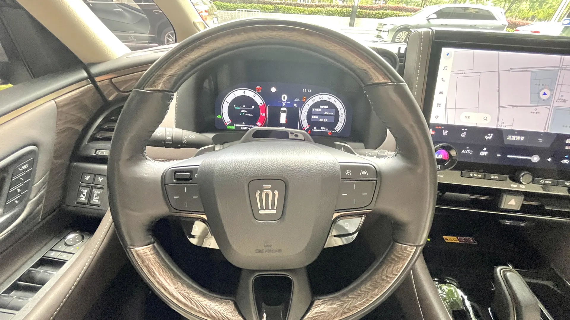 Toyota Vellfire, 2024 11