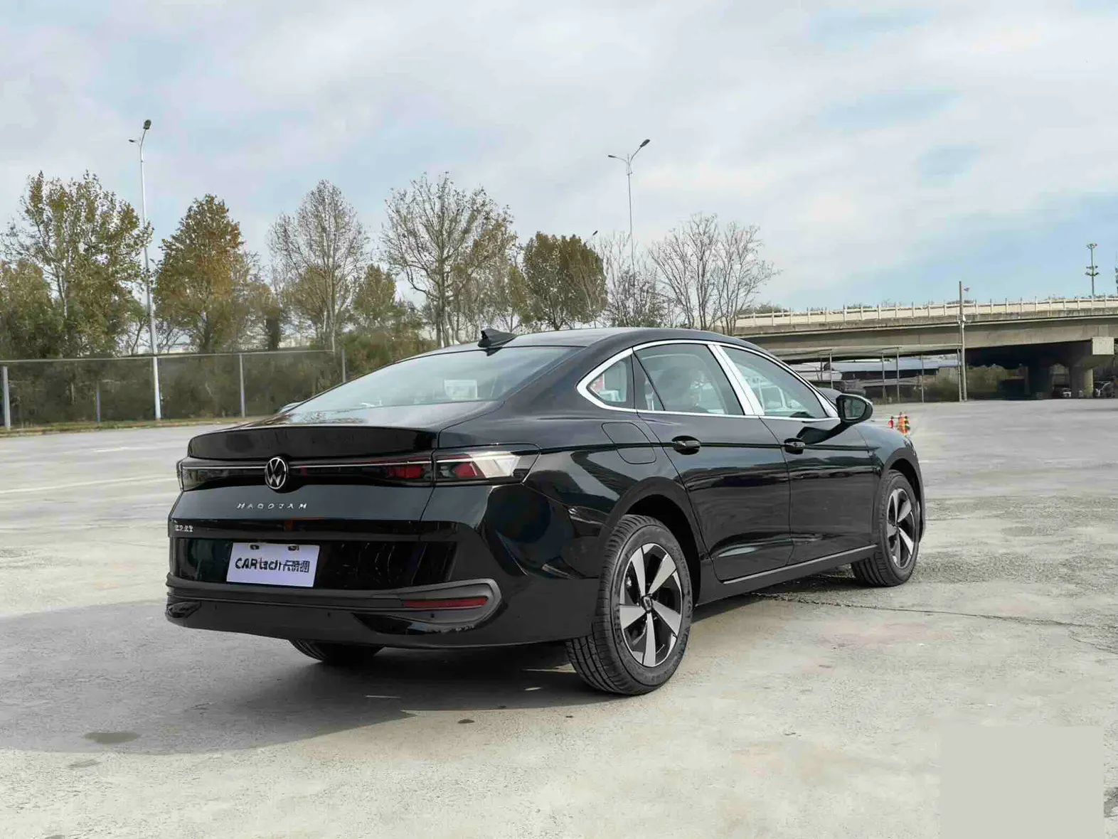 Volkswagen Magotan, 2026 3