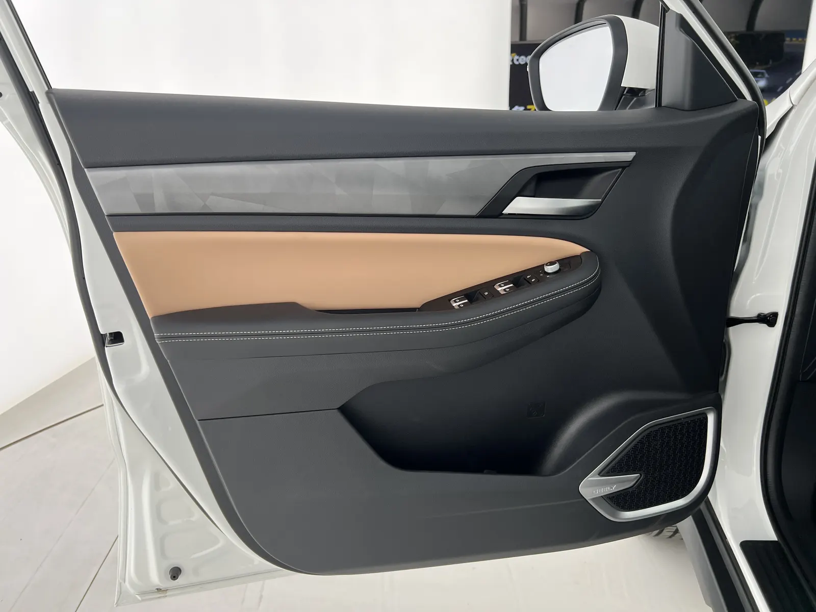 Geely Haoyue PRO, 2024 10