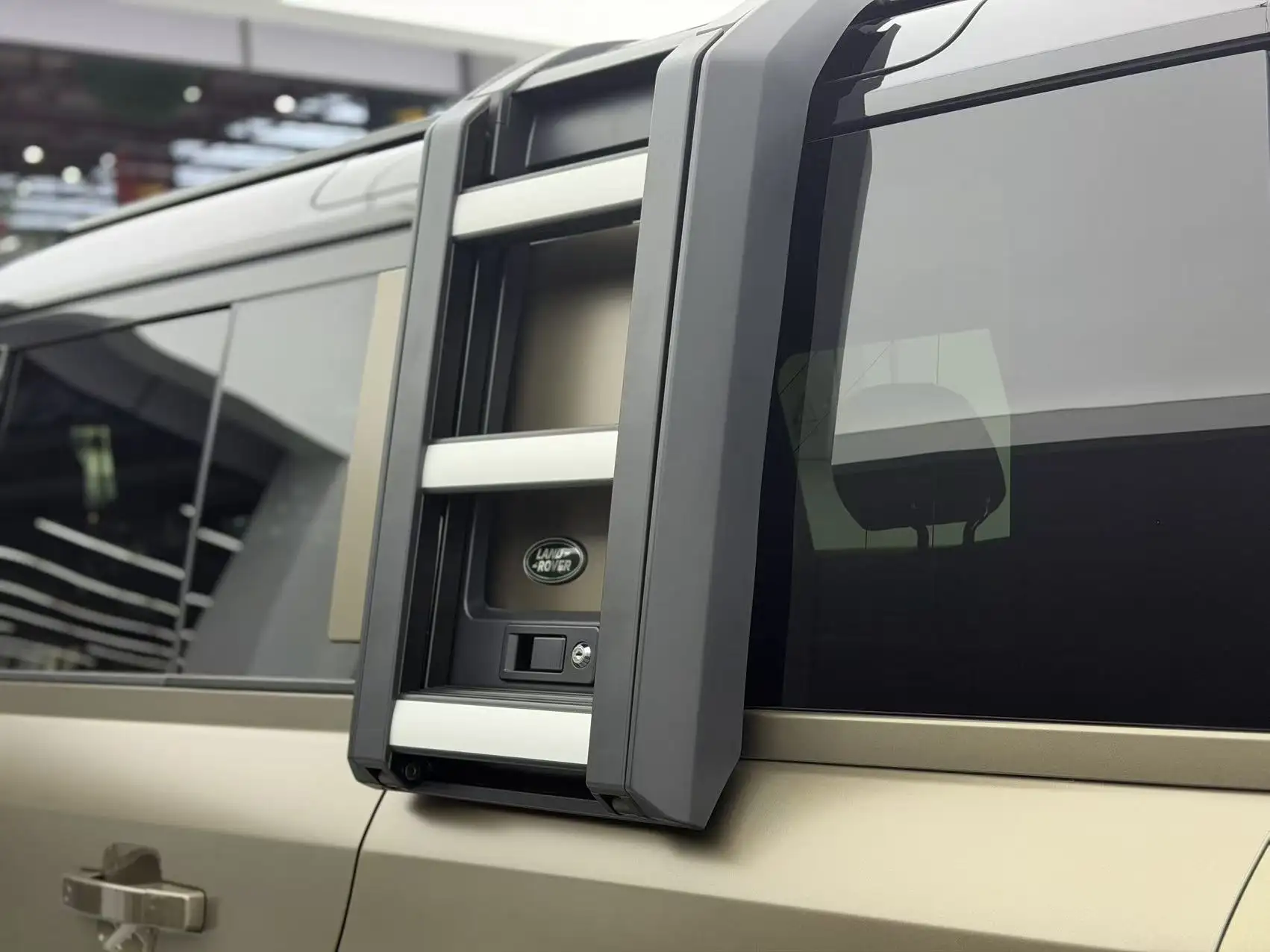 Land Rover Defender, 2023 31