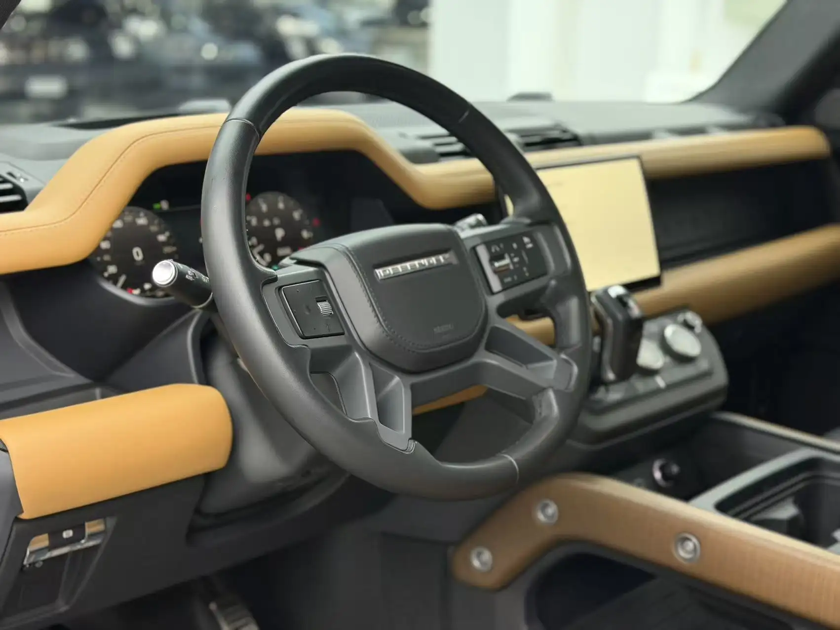 Land Rover Defender, 2023 25