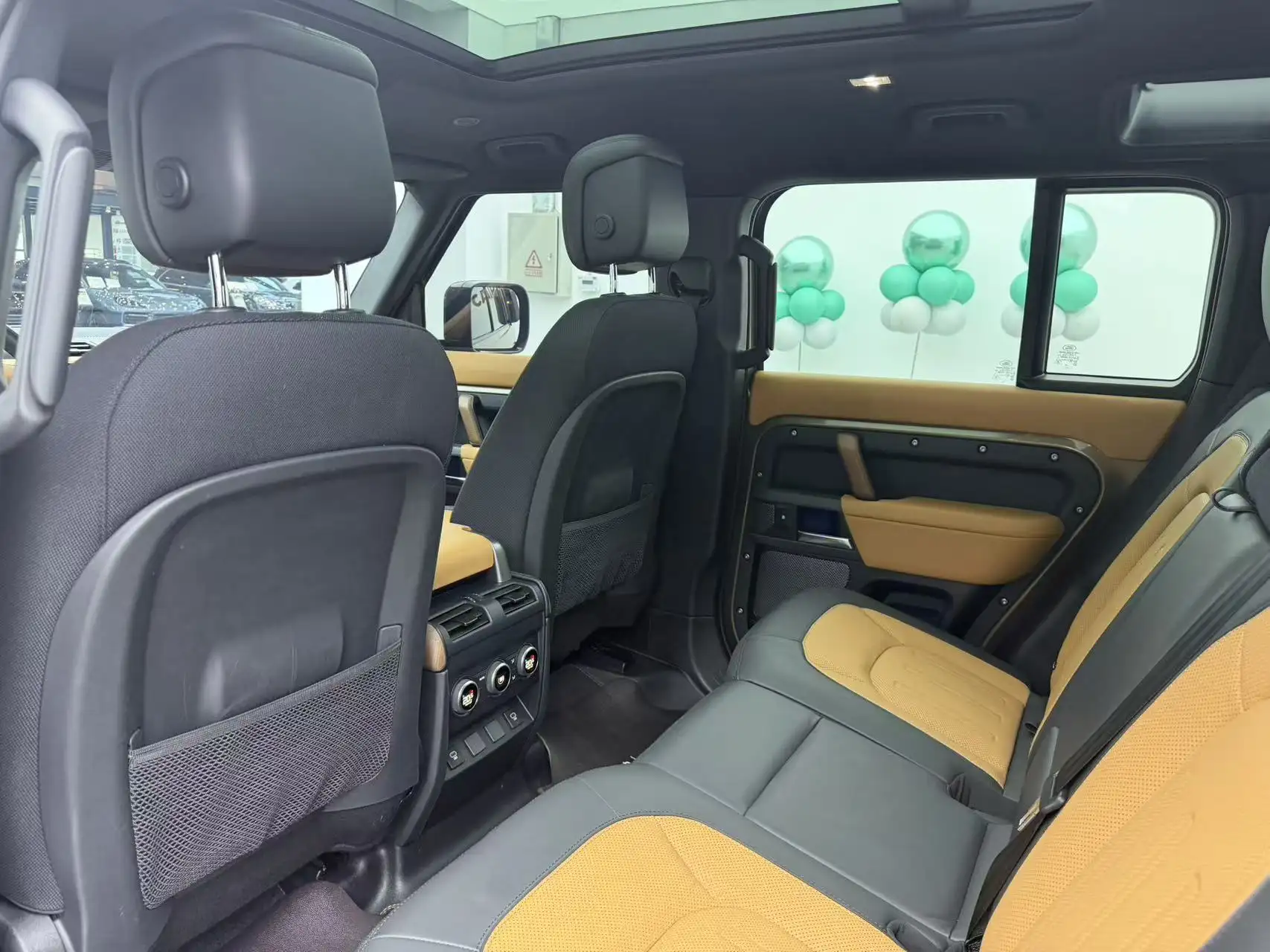 Land Rover Defender, 2023 7
