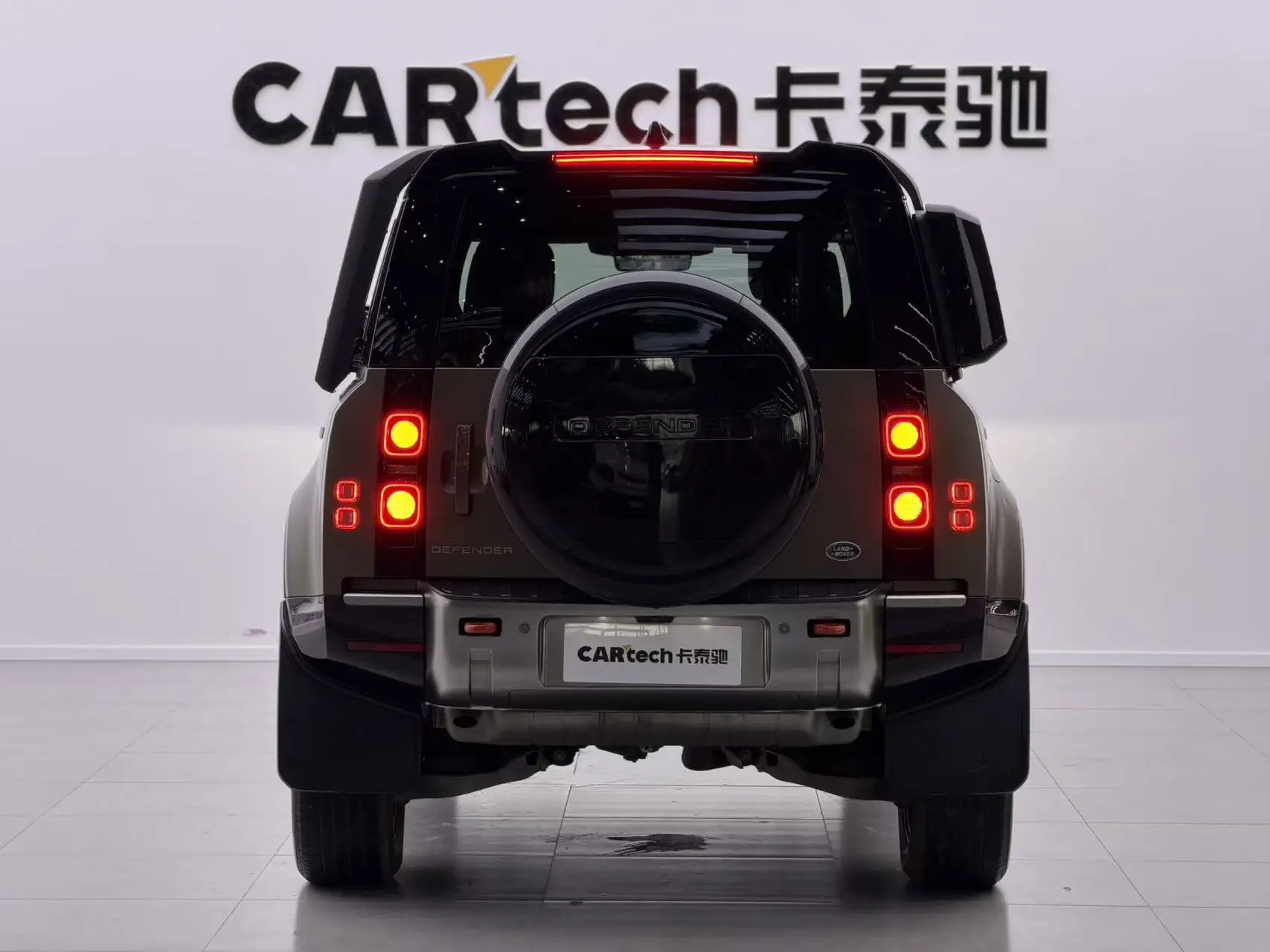 Land Rover Defender, 2023 4