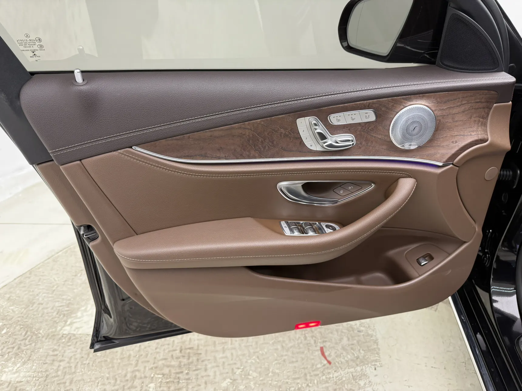 Mercedes-Benz E 300 L, 2020 13