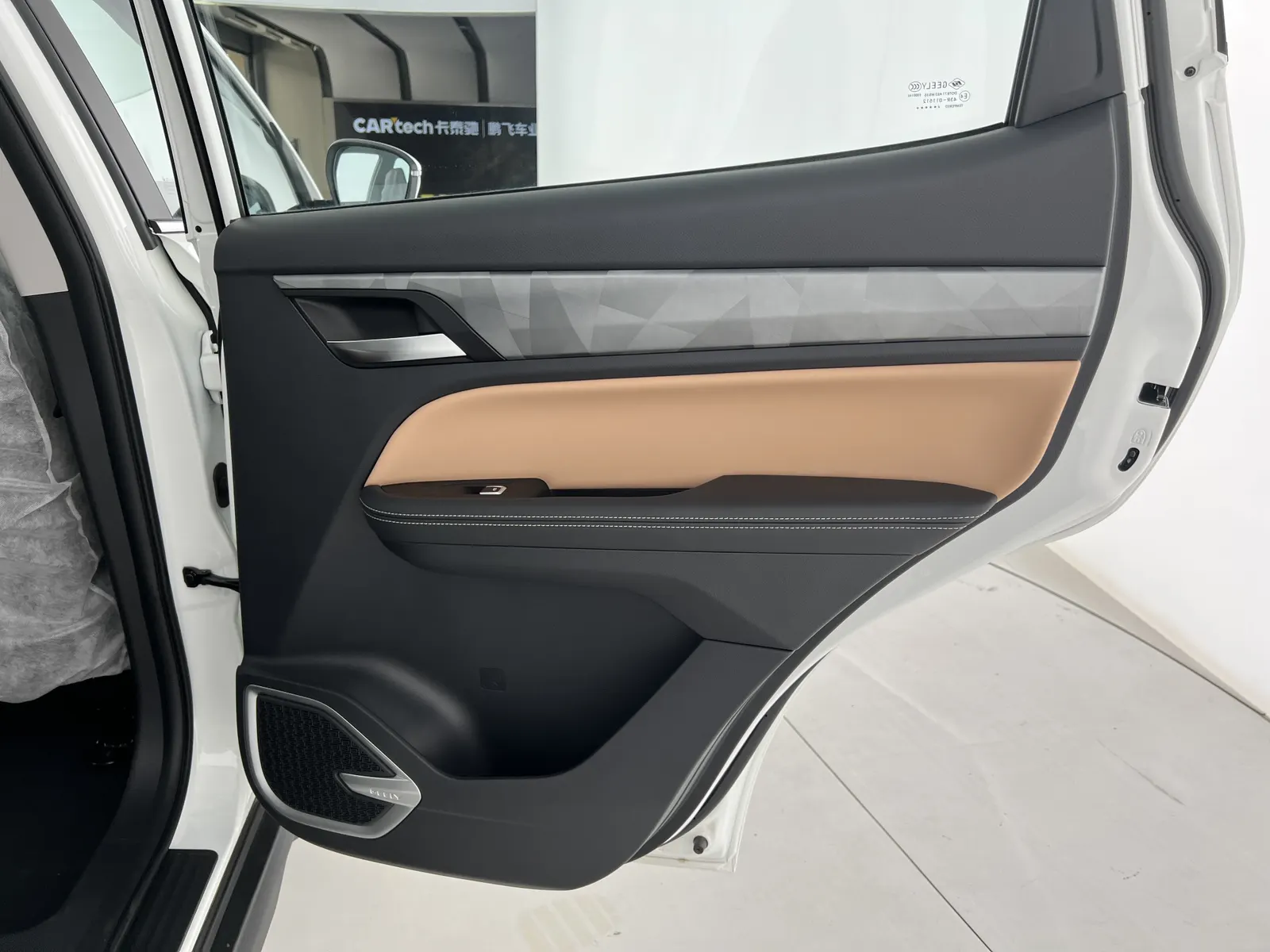 Geely Haoyue PRO, 2024 15