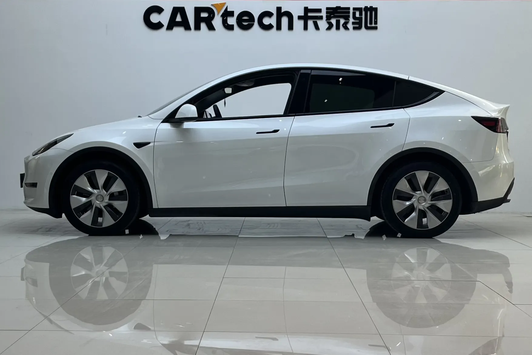 Tesla Model Y, 2021 все фото